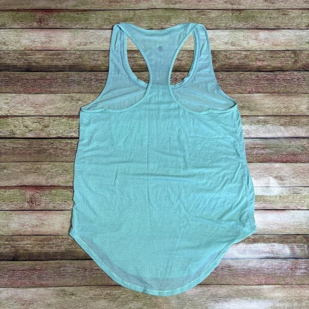 Lululemon blue green pocket tank top. no size...4? has lint/pilling. Item 448